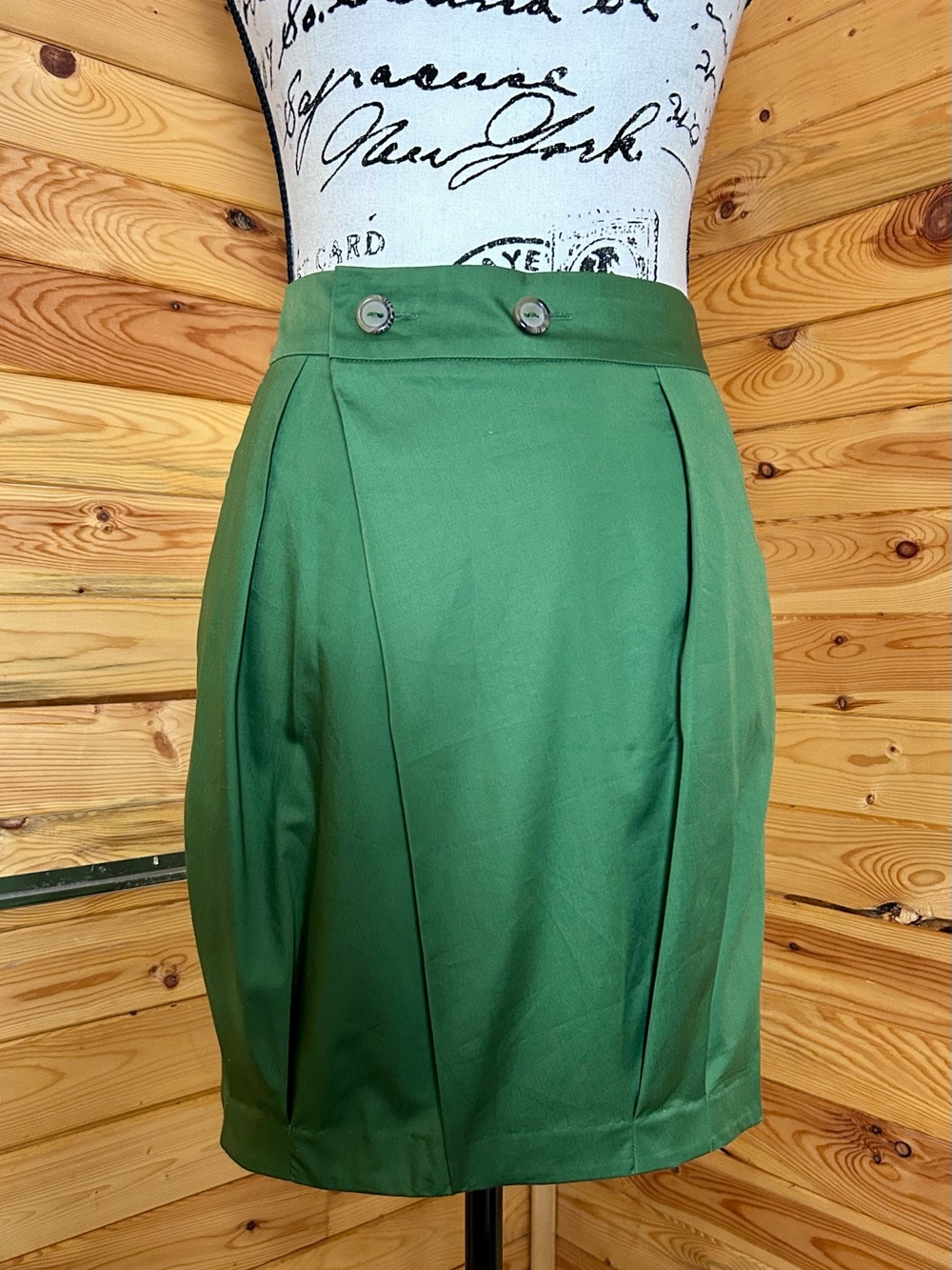 High-Waist Green Pencil Skirt with Button Detail